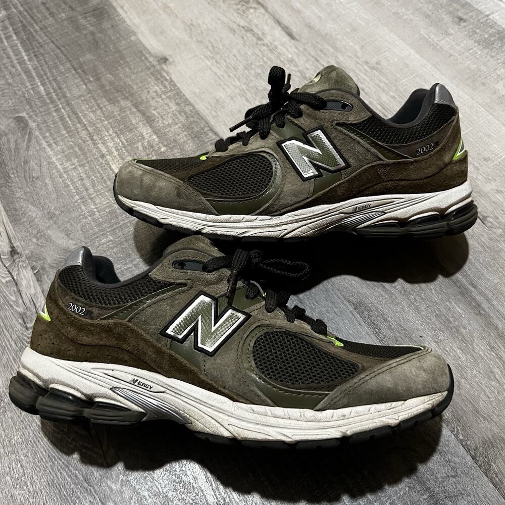 New Balance 2002R Camo Green Olive Tone Suede Upper Men's Sneakers Sz US9